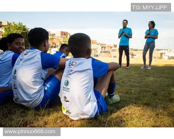 足球明星的孩子们在绿茵场上的梦想与成长故事 足球明星的孩子们在绿茵场上的梦想与成长故事