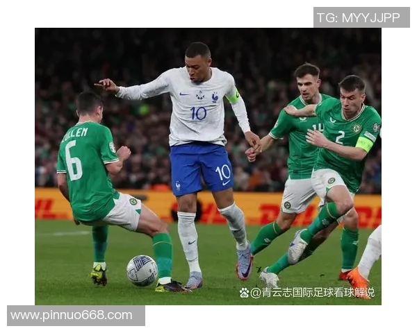 退役足球明星手机壁纸精选展现传奇时刻与激情瞬间的视觉盛宴 退役足球明星手机壁纸精选展现传奇时刻与激情瞬间的视觉盛宴